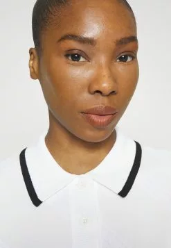 Feline Knitted Shirt - Polo - White 11 Feline Knitted Shirt - Polo - White -J.Lindeberg Boutique 4a9acaa0f2494e66beb051faab1bcea5